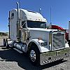 White 2006 Freightliner Classic