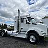 White 2024 Kenworth T880
